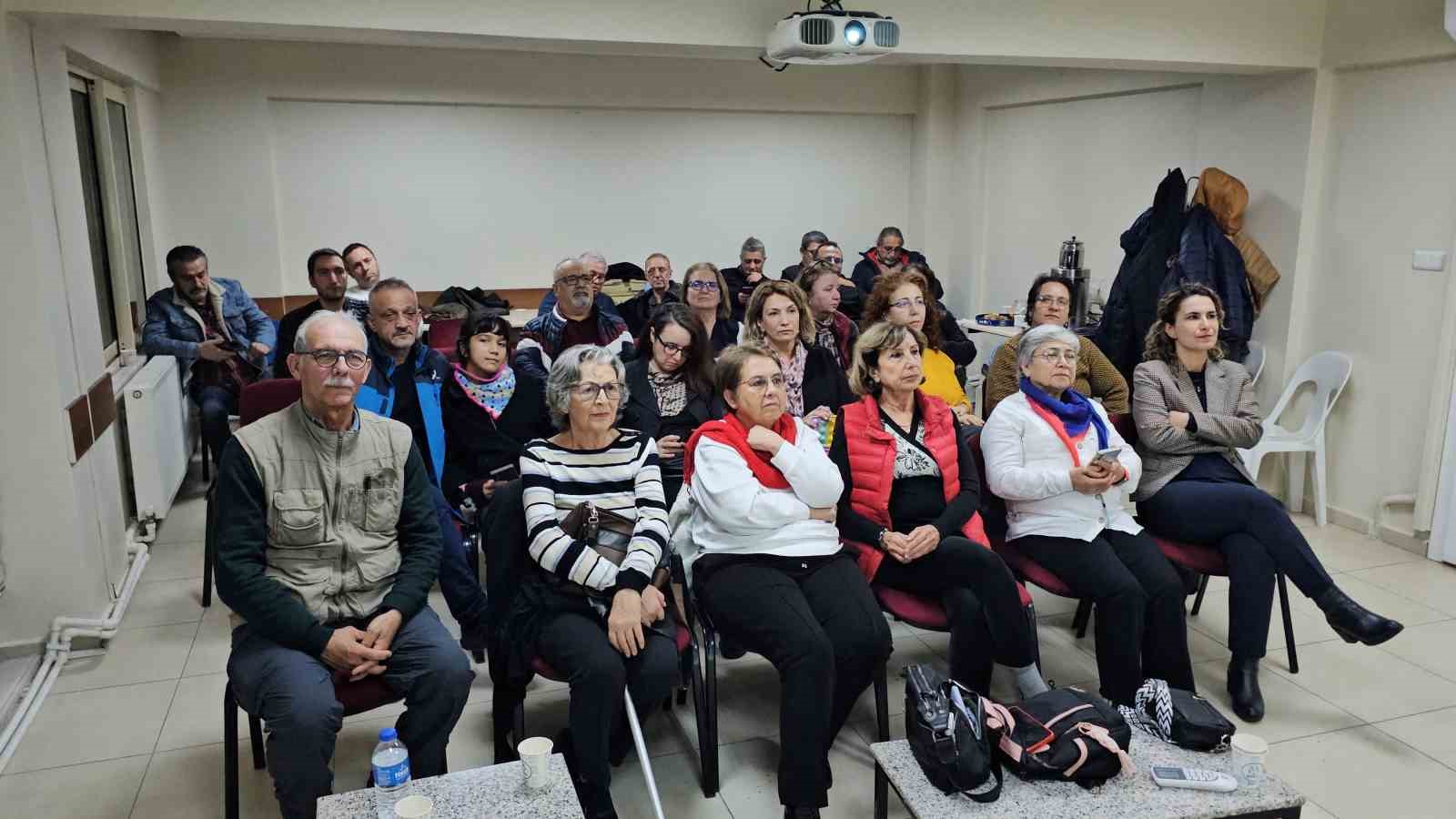 Kameralar cebe girdi: Fotoğraf tutkunlarına cep telefonu eğitimi veriliyor 10 kameralar cebe girdi fotograf tutkunlarina cep telefonu egitimi veriliyor 6 Si2VAweV
