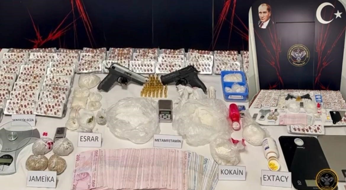 kameralarla donatilan evden cok sayida uyusturucu madde cikti 1 Hje5MpuF