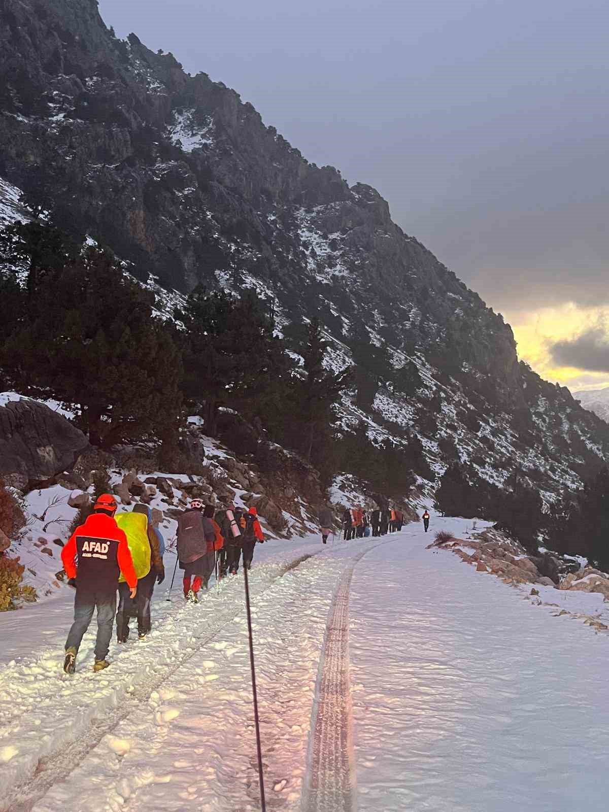 kamp icin ciktiklari dagda mahsur kalan 24 kisiyi afad ekipleri kurtardi 2 uhIfzWwv