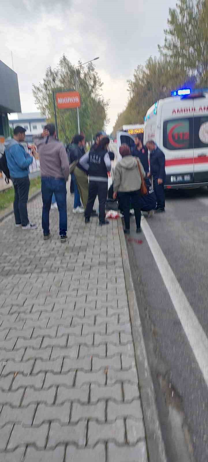 Kampüs içinde belediye otobüsü kadına çarptı: Kaza anı kamerada 6 kampus icinde belediye otobusu kadina carpti kaza ani kamerada 2 cFLcdIhD