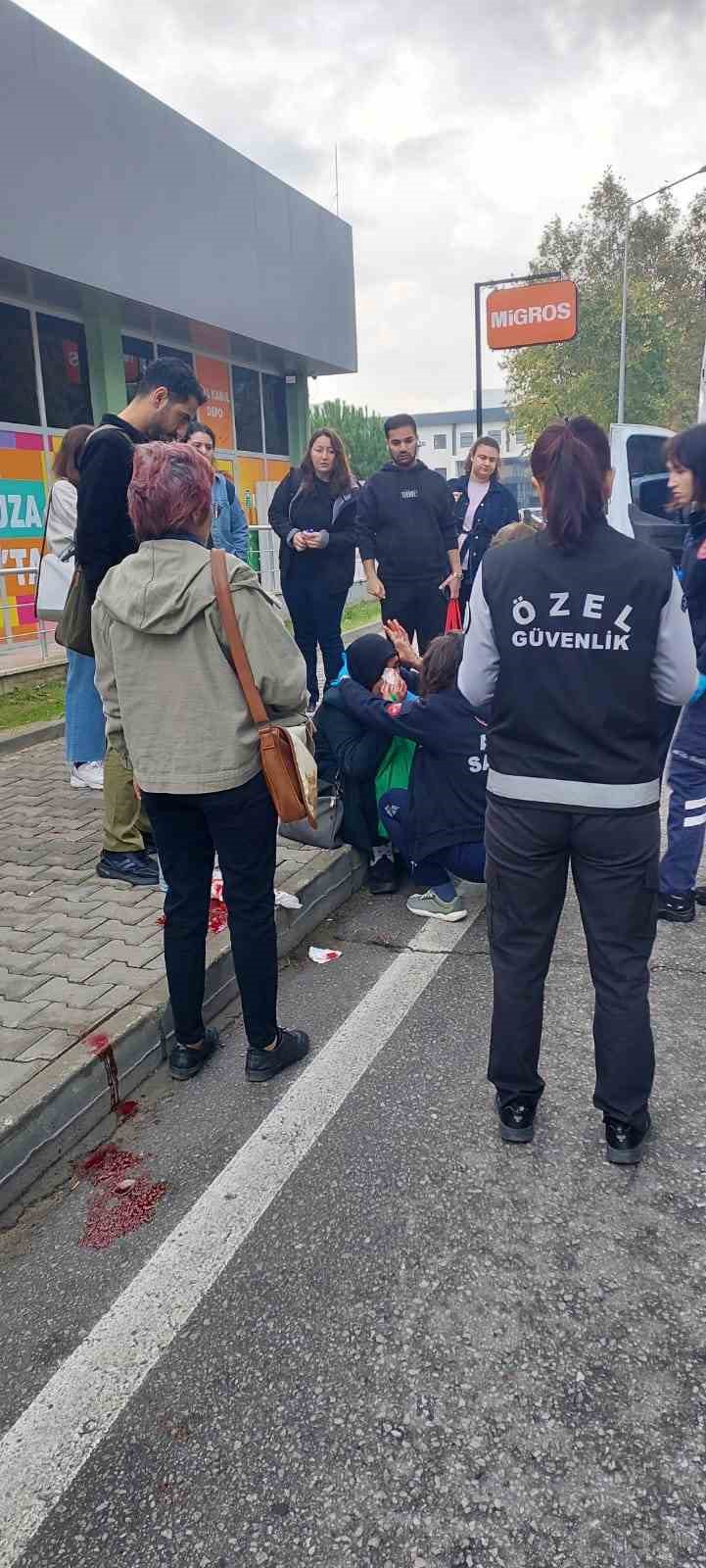Kampüs içinde belediye otobüsü kadına çarptı: Kaza anı kamerada 7 kampus icinde belediye otobusu kadina carpti kaza ani kamerada 3