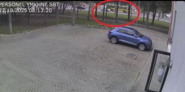 kampus-icinde-belediye-otobusu-kadina-carpti-kaza-ani-kamerada-DzDt68en.jpg