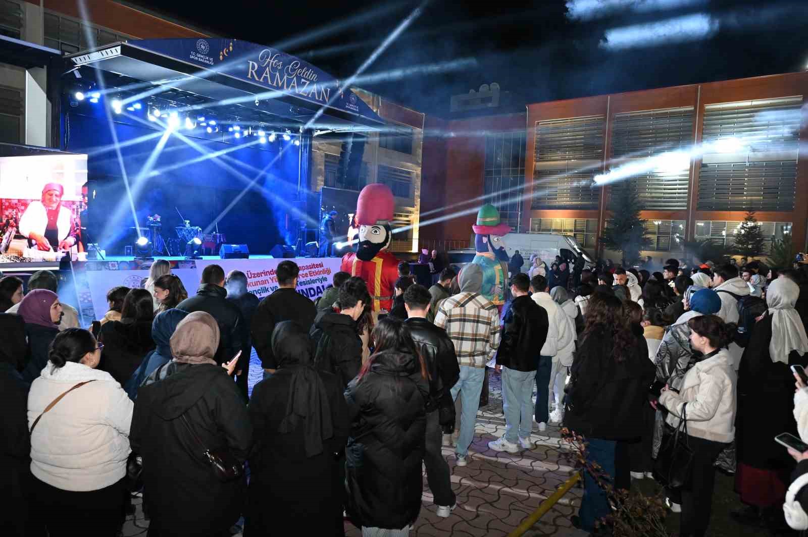 kampus iftarlari etkinligi gencleri ayni sofrada bulusturdu 9 rC3AqqSY