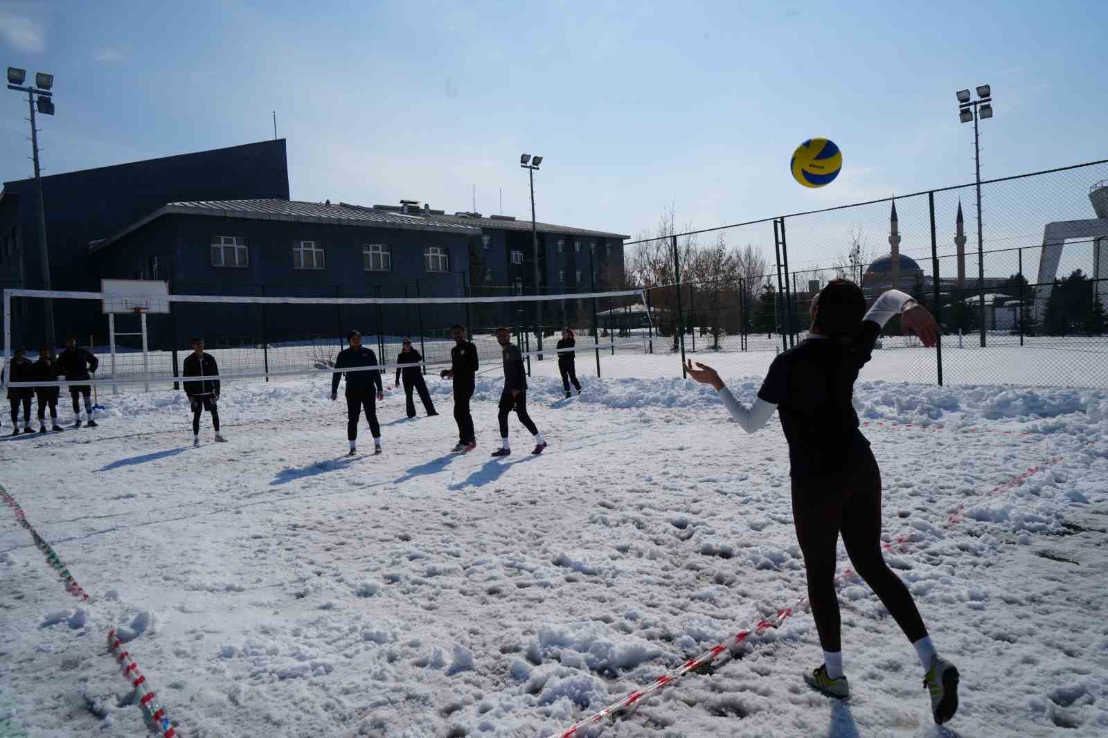 kampuste kar voleybolu heyecani 3 yHqpel45
