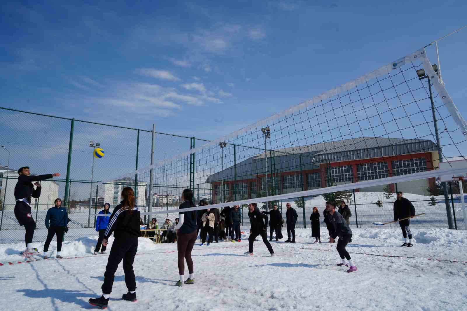 kampuste kar voleybolu heyecani 5 WPsv6maO