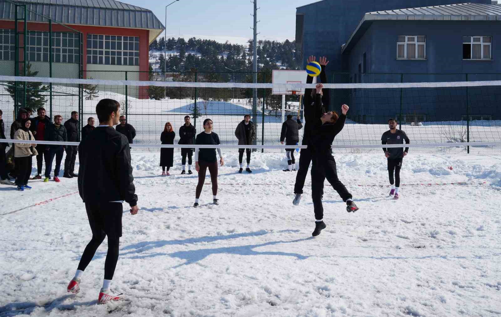 kampuste kar voleybolu heyecani 6 YukFpVfX