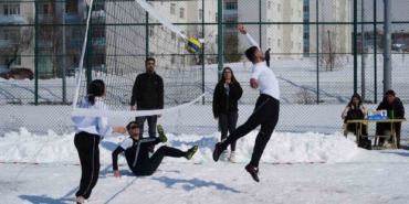 kampuste-kar-voleybolu-heyecani-uecJ1Gt1.jpg