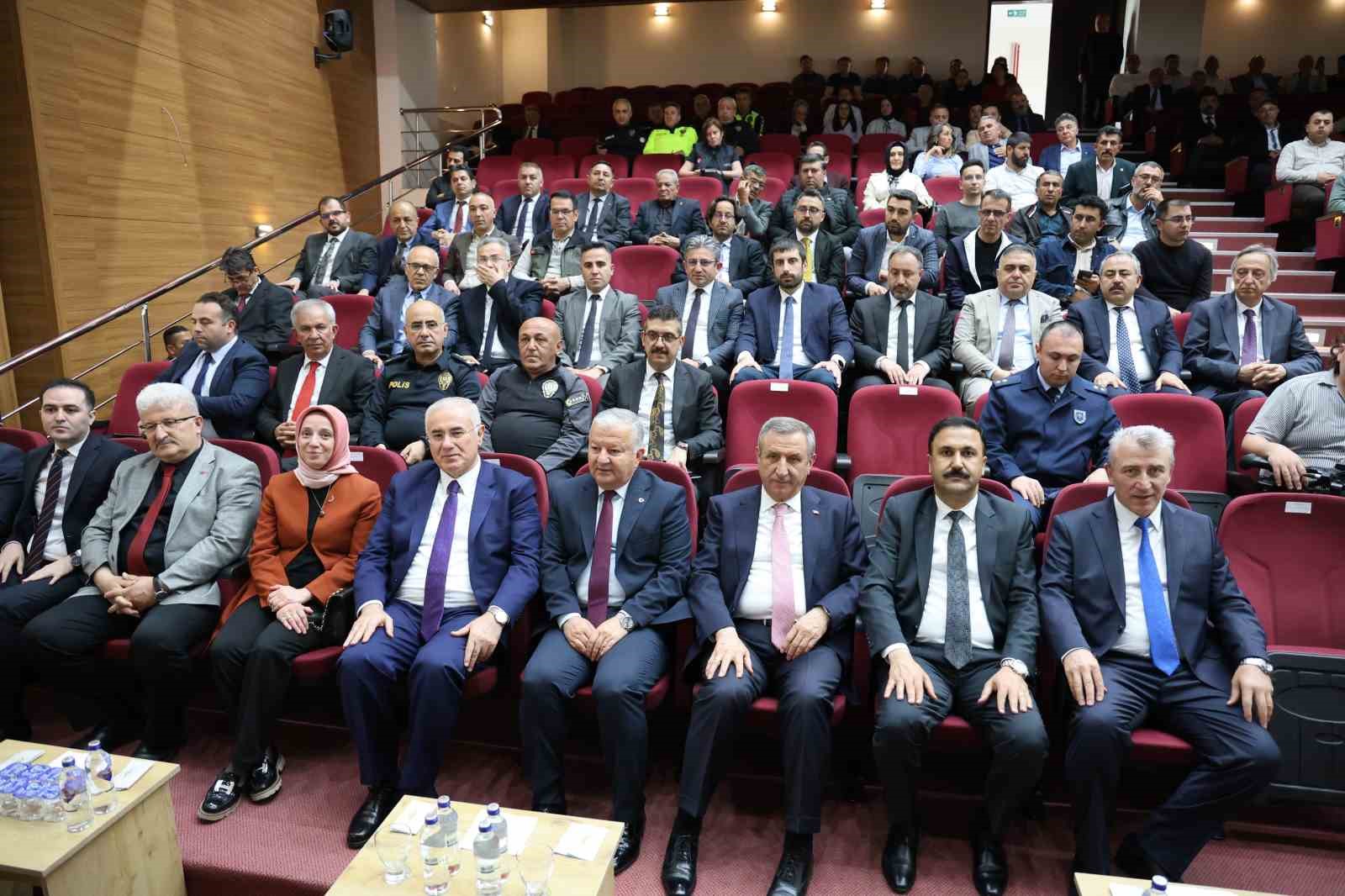 Kamu Başdenetçisi Akarca: "Kurumumuz, halkın ücretsiz avukatlığını yapıyor" 5 kamu basdenetcisi akarca kurumumuz halkin ucretsiz avukatligini yapiyor 1 4YsI5M4z