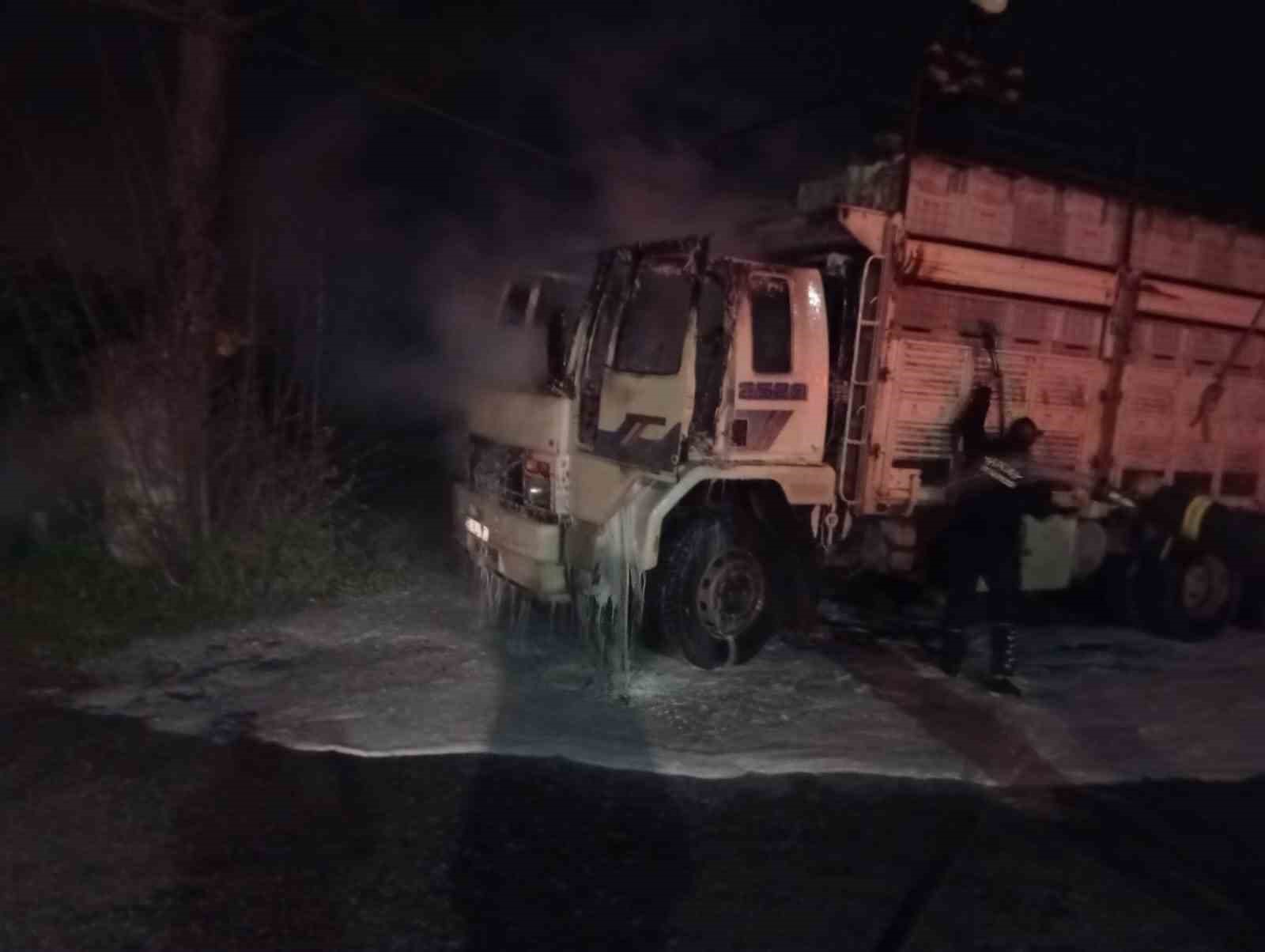 kamyon alevlere teslim oldu 1 VK7lEvM4