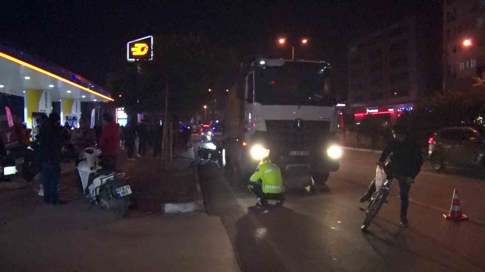 kamyon ile carpisan motosikletin 17 yasindaki surucusu hayatini kaybetti 6 4vZFR9IE
