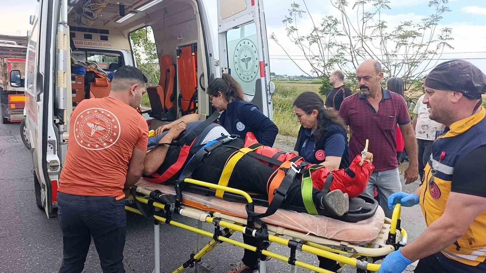 kamyon kirmizi isikta bekleyen tira carpti 2 yarali 1 Rn8yUyrD