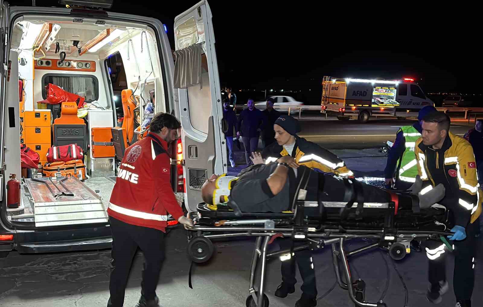 Kamyon tıra çarptı, sürücü kabinde sıkıştı: Ekipler zamanla yarıştı 7 kamyon tira carpti surucu kabinde sikisti ekipler zamanla yaristi 3 Asjmqekk