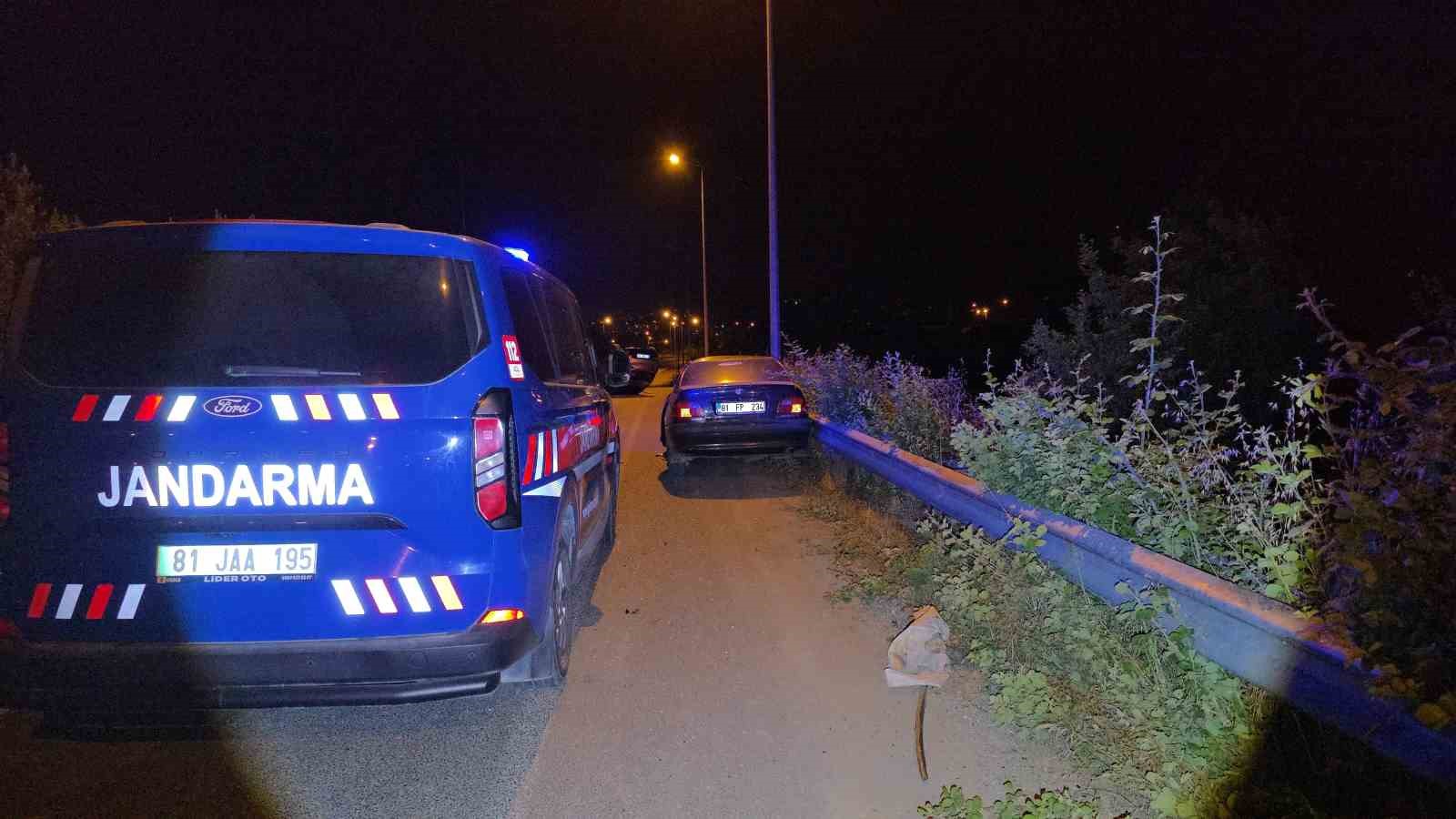 kamyon ve otomobile carpan arac takla atti 2 yarali 2