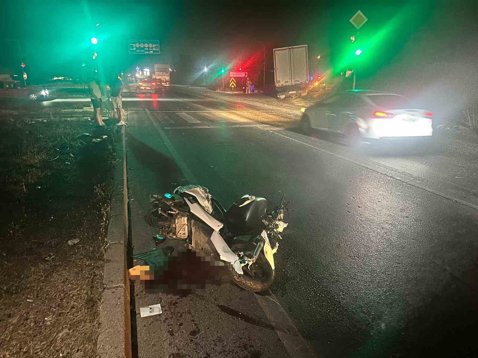 kamyona arkadan carpan motosiklet surucusu hayatini kaybetti 2 zEsKtJbl