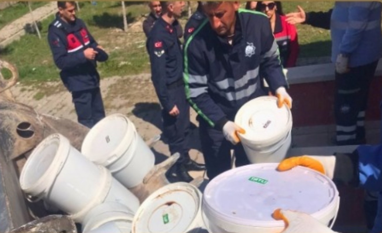 kamyondaki 4 ton kacak gida urunu imha edildi 1 jDjDpXRU