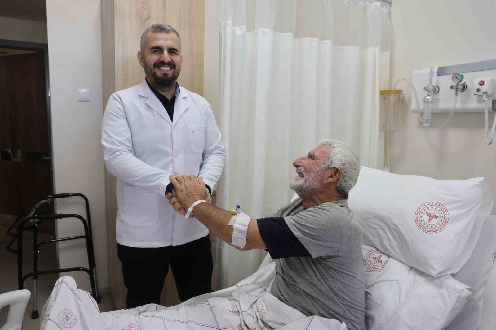 Kamyondan düşüp pelvis kemiği kırıldı, Konya’da 2 saatlik ameliyatla sağlığına kavuştu 6 kamyondan dusup pelvis kemigi kirildi konyada 2 saatlik ameliyatla sagligina kavustu 2