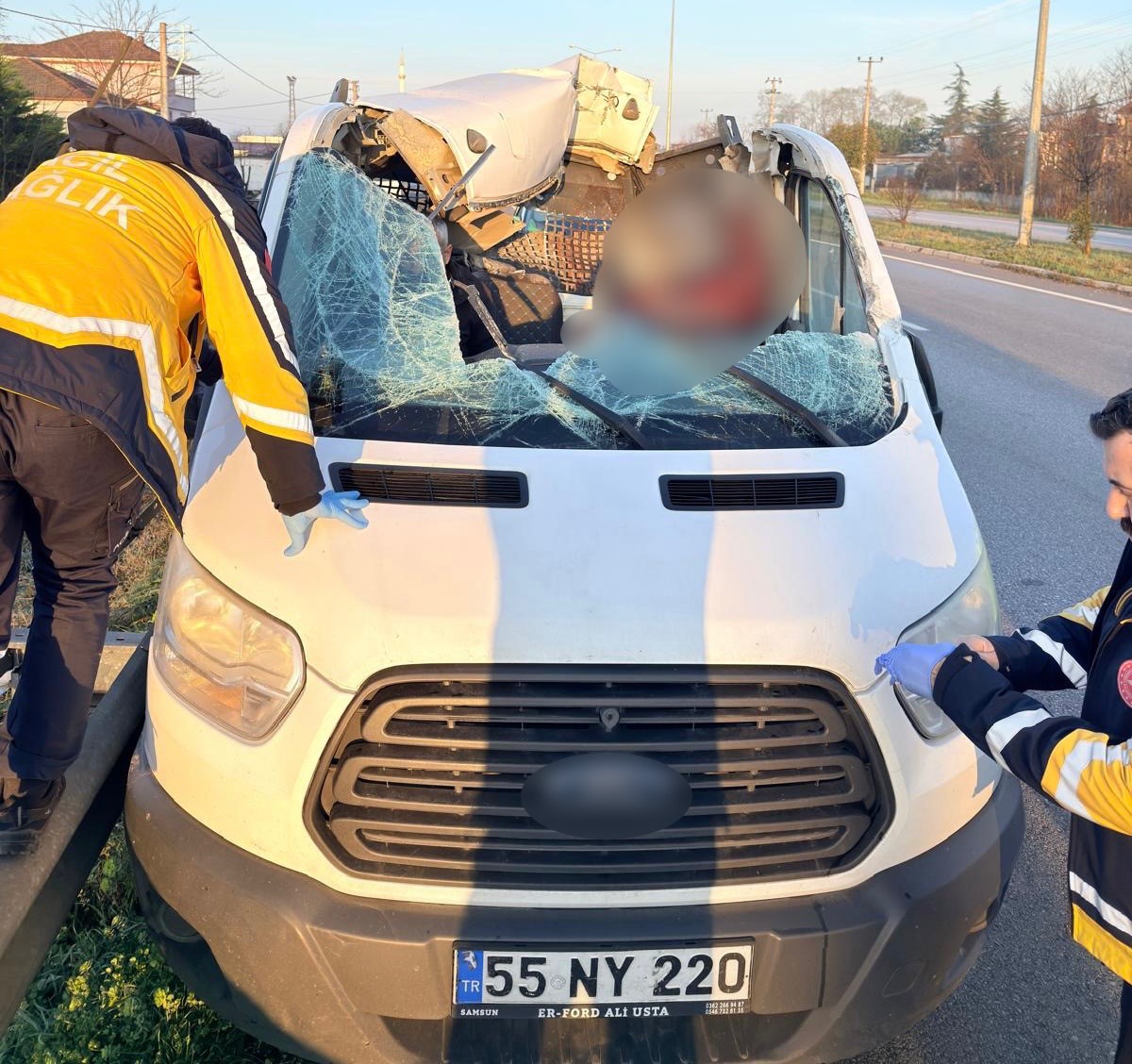kamyonet beton kopru ayagi yuklu tira carpti 1 olu 1 yarali 0 DMepQ4aM