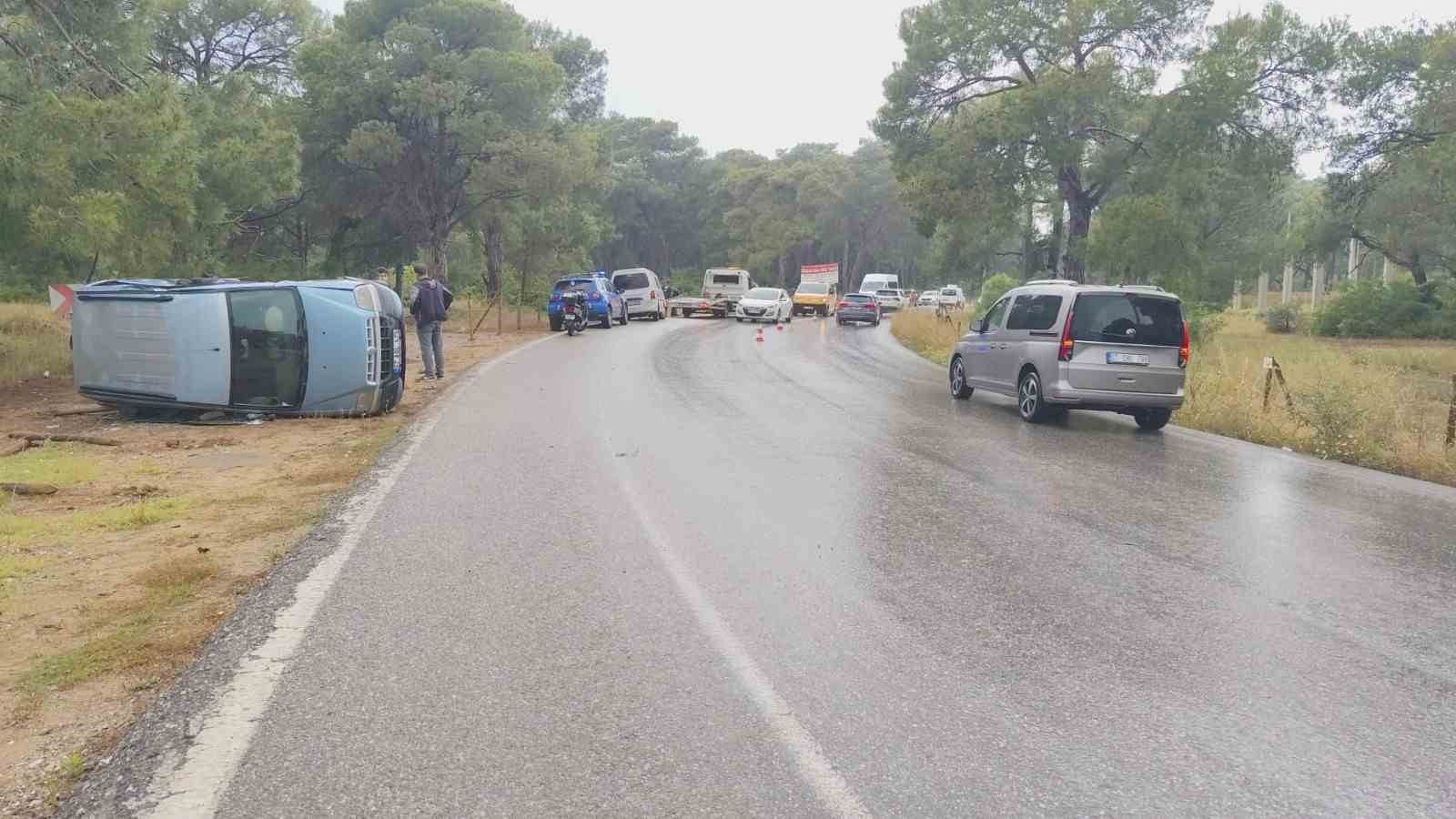 kamyonet ile hafif ticari arac carpisti 3 yarali 5 q6kZDzIk