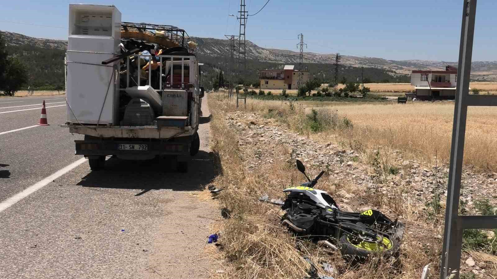 Kamyonet ile motosiklet çarpıştı: 1’i ağır 2 yaralı 5 kamyonet ile motosiklet carpisti 1i agir 2 yarali 1 ObuHUJ9w