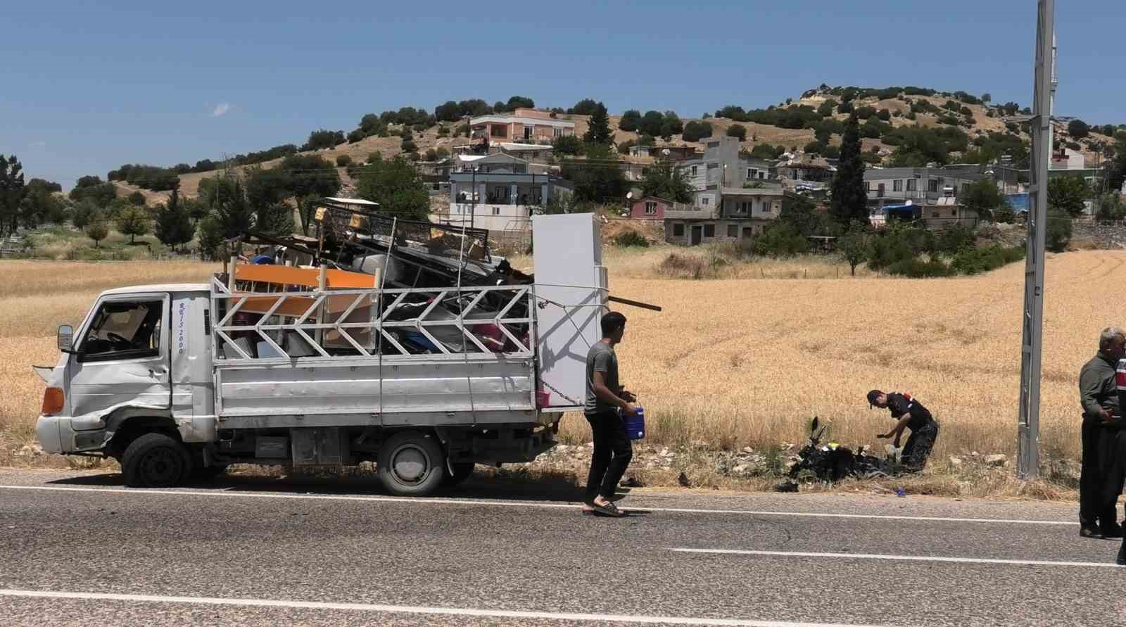 Kamyonet ile motosiklet çarpıştı: 1’i ağır 2 yaralı 6 kamyonet ile motosiklet carpisti 1i agir 2 yarali 2 ZzZ4TGQI