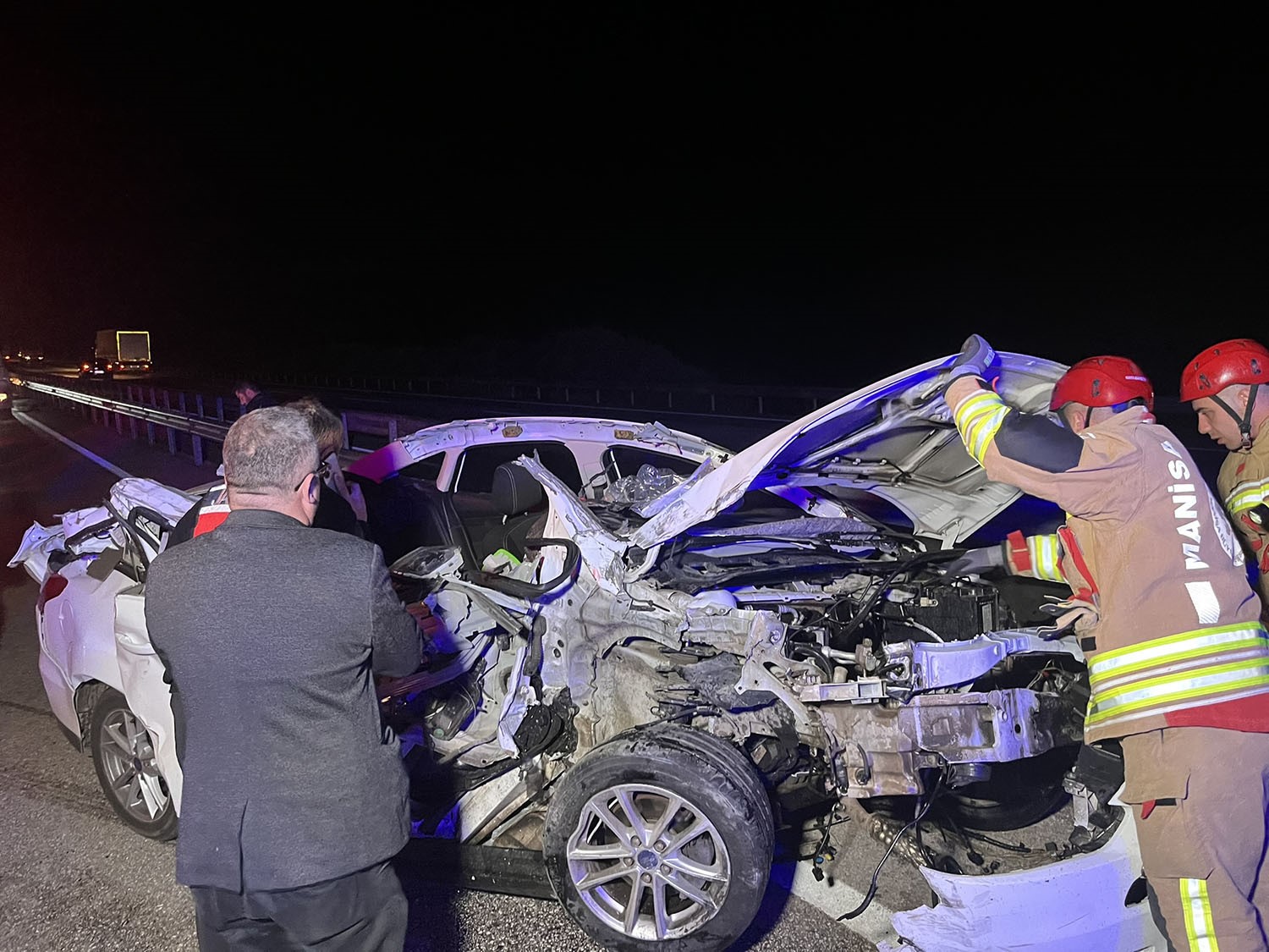 kamyonete arkadan carpan otomobil hurda yiginina dondu 1 olu 2 yarali 2 YWYHm3UK