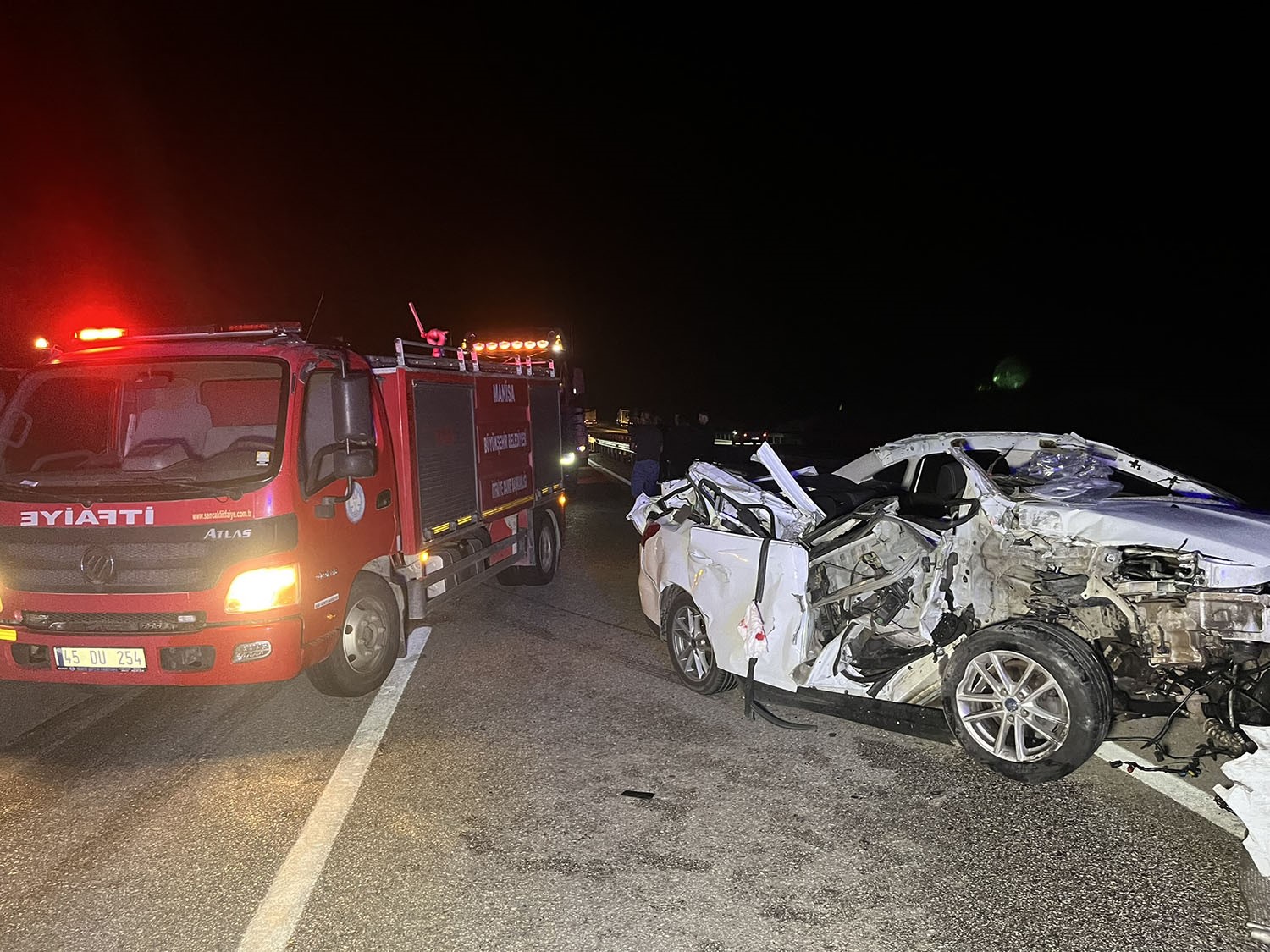 kamyonete arkadan carpan otomobil hurda yiginina dondu 1 olu 2 yarali 3 4cZz57QY