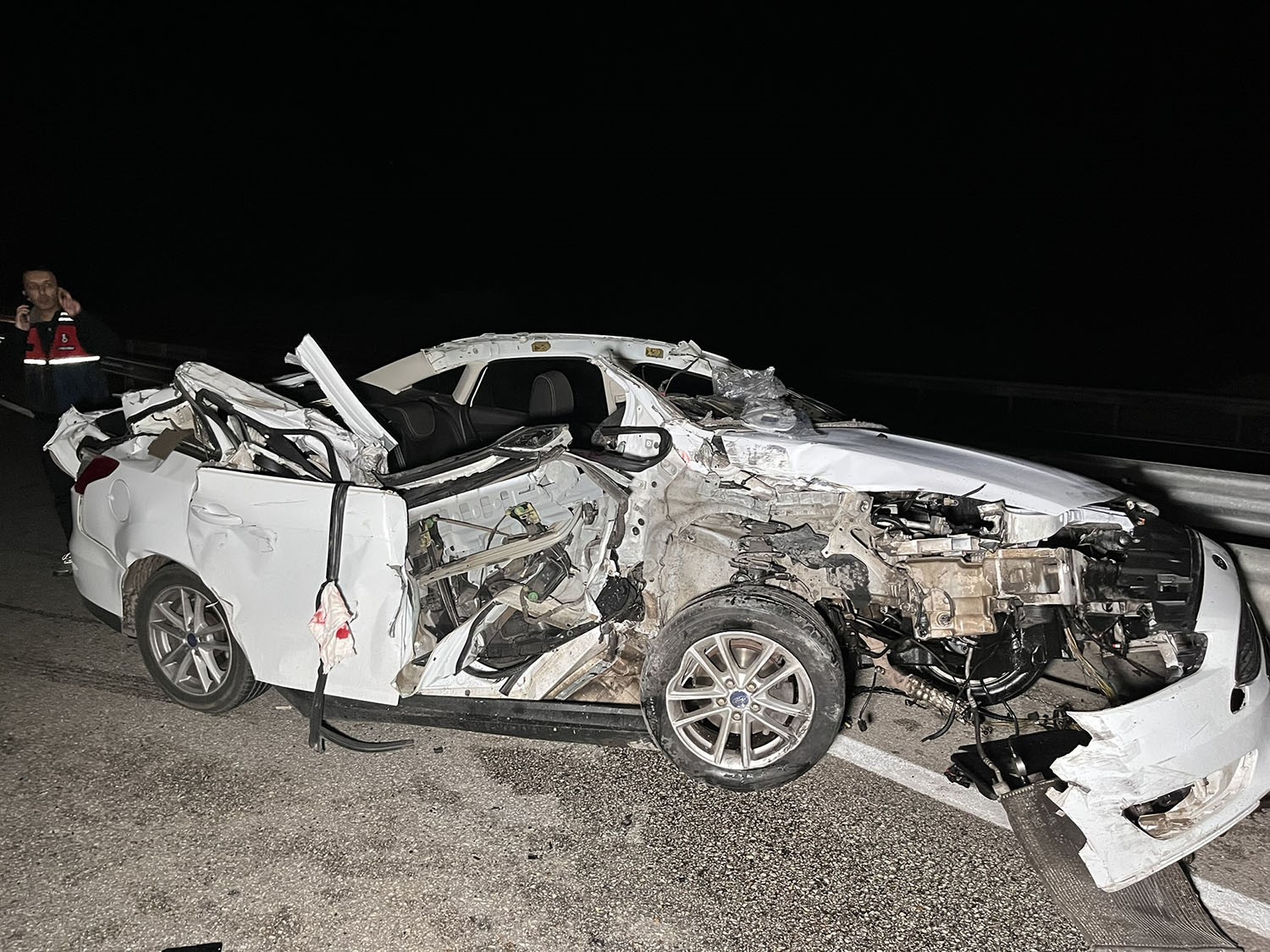 kamyonete arkadan carpan otomobil hurda yiginina dondu 1 olu 2 yarali 6 VzemSgNB