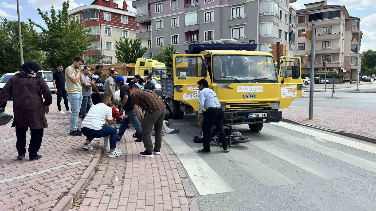 kamyonetin altinda kalan elektrikli bisiklette can pazari 3u cocuk 4 yarali 0 ekYXeAzE