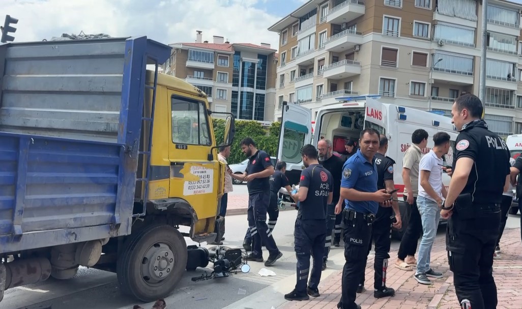 kamyonetin altinda kalan elektrikli bisiklette can pazari 3u cocuk 4 yarali 1 BmCr2aYX
