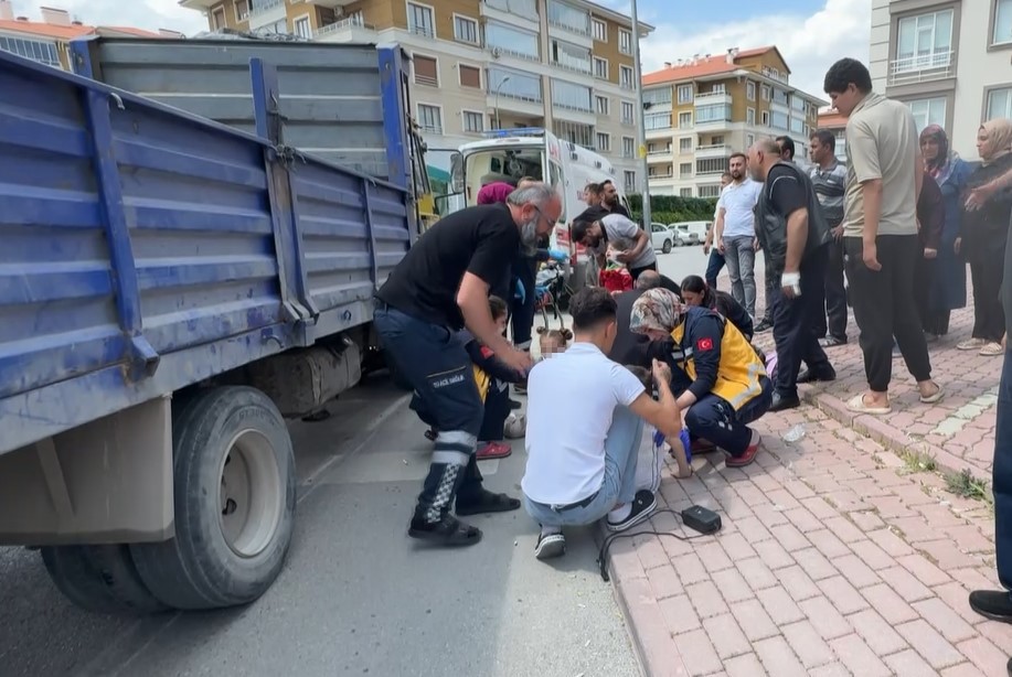 kamyonetin altinda kalan elektrikli bisiklette can pazari 3u cocuk 4 yarali 3 LQ7qBmfj