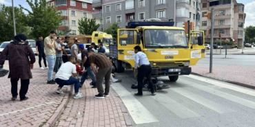 kamyonetin-altinda-kalan-elektrikli-bisiklette-can-pazari-3u-cocuk-4-yarali-Efr5db9O.jpg
