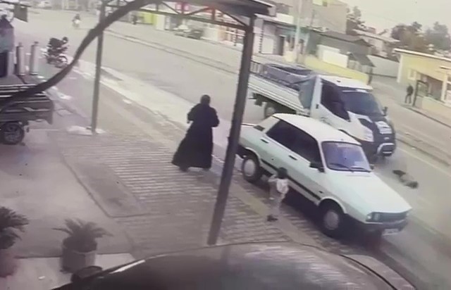 Kamyonetin çarptığı 5 yaşındaki engelli çocuk ağır yaralandı, kazada kusurlu bulundu 5 kamyonetin carptigi 5 yasindaki engelli cocuk agir yaralandi kazada kusurlu bulundu 1 lyDaMbzP