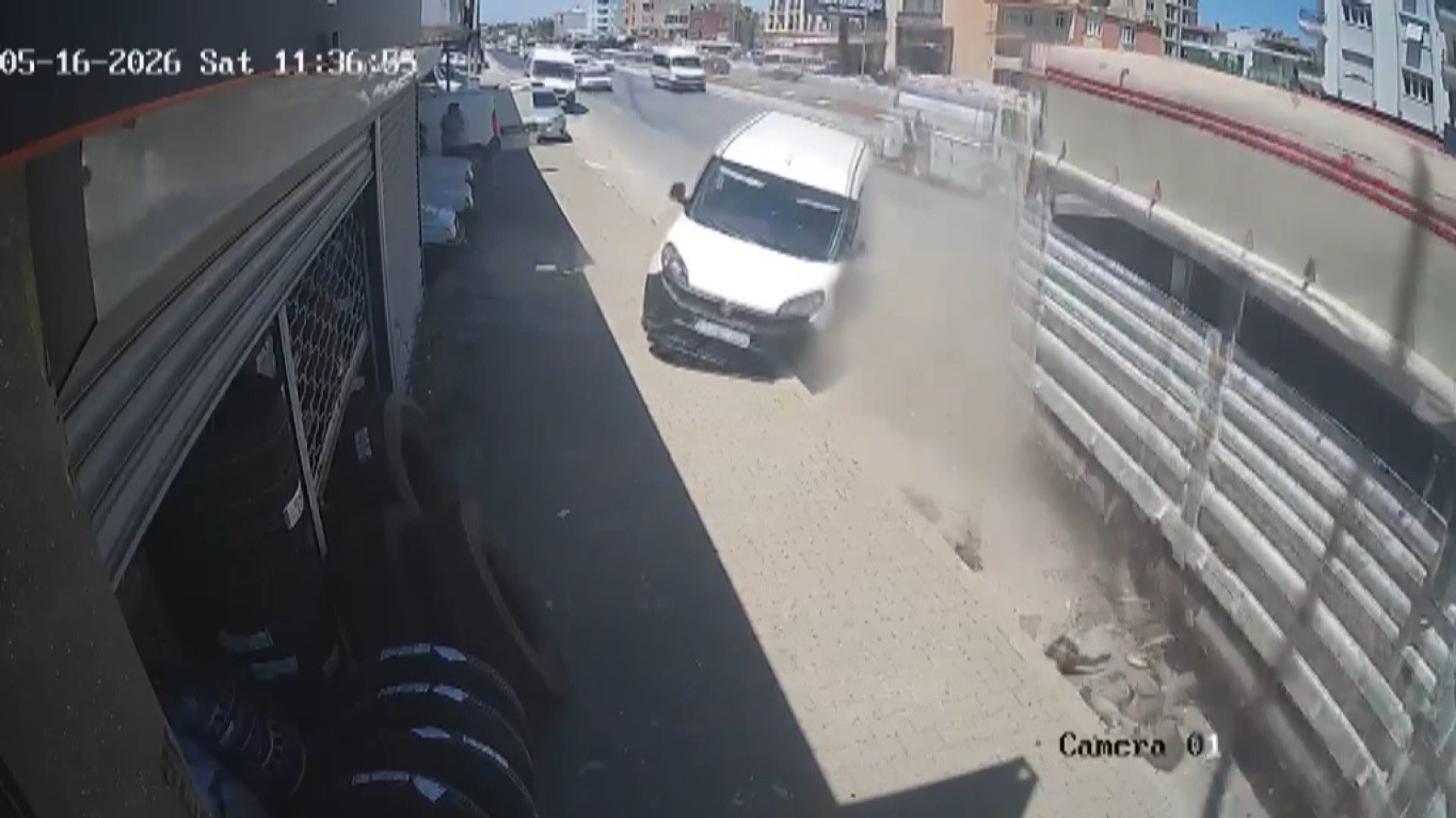 kamyonetin lastigi patladi muhtemel facia kilpayi onlendi 1 71Bf5BHW