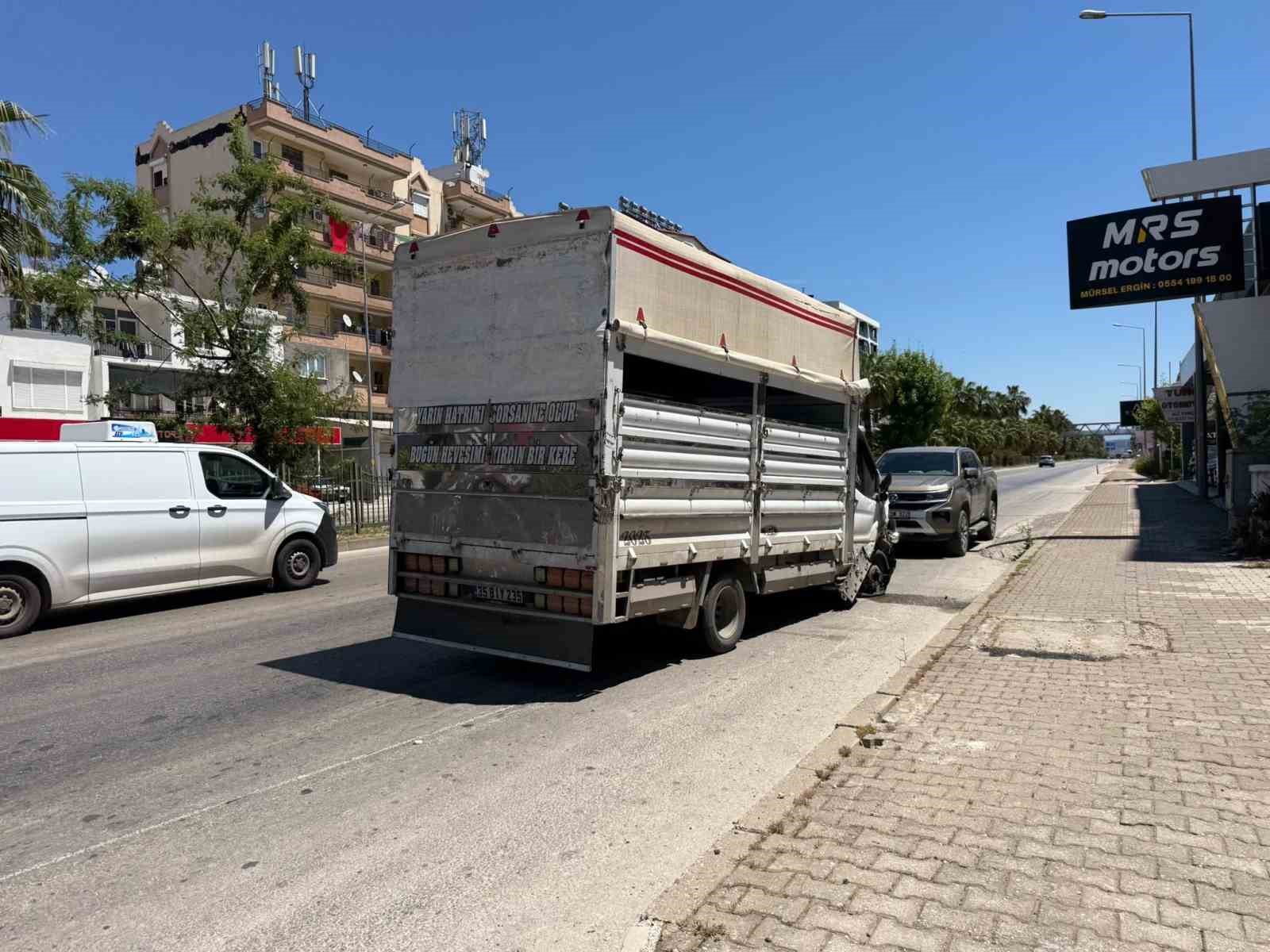 kamyonetin lastigi patladi muhtemel facia kilpayi onlendi 4 c3ncnLjA