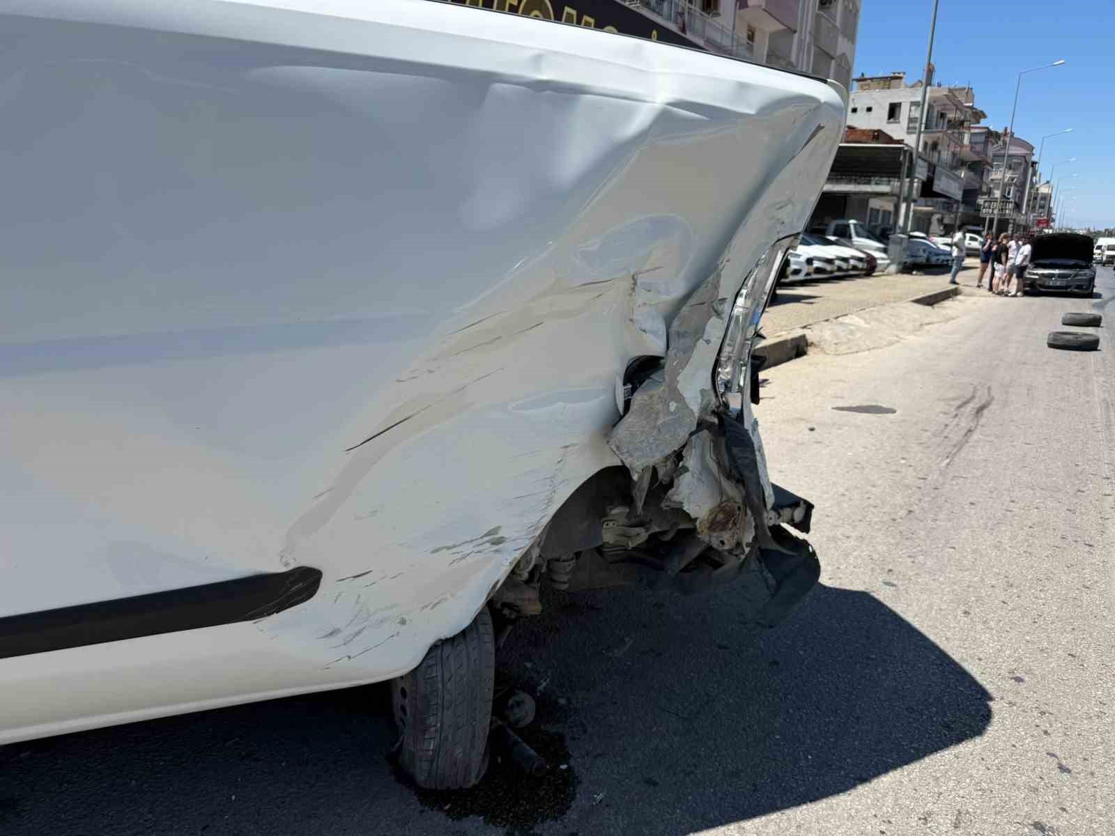 kamyonetin lastigi patladi muhtemel facia kilpayi onlendi 5 3HqJ5TWV