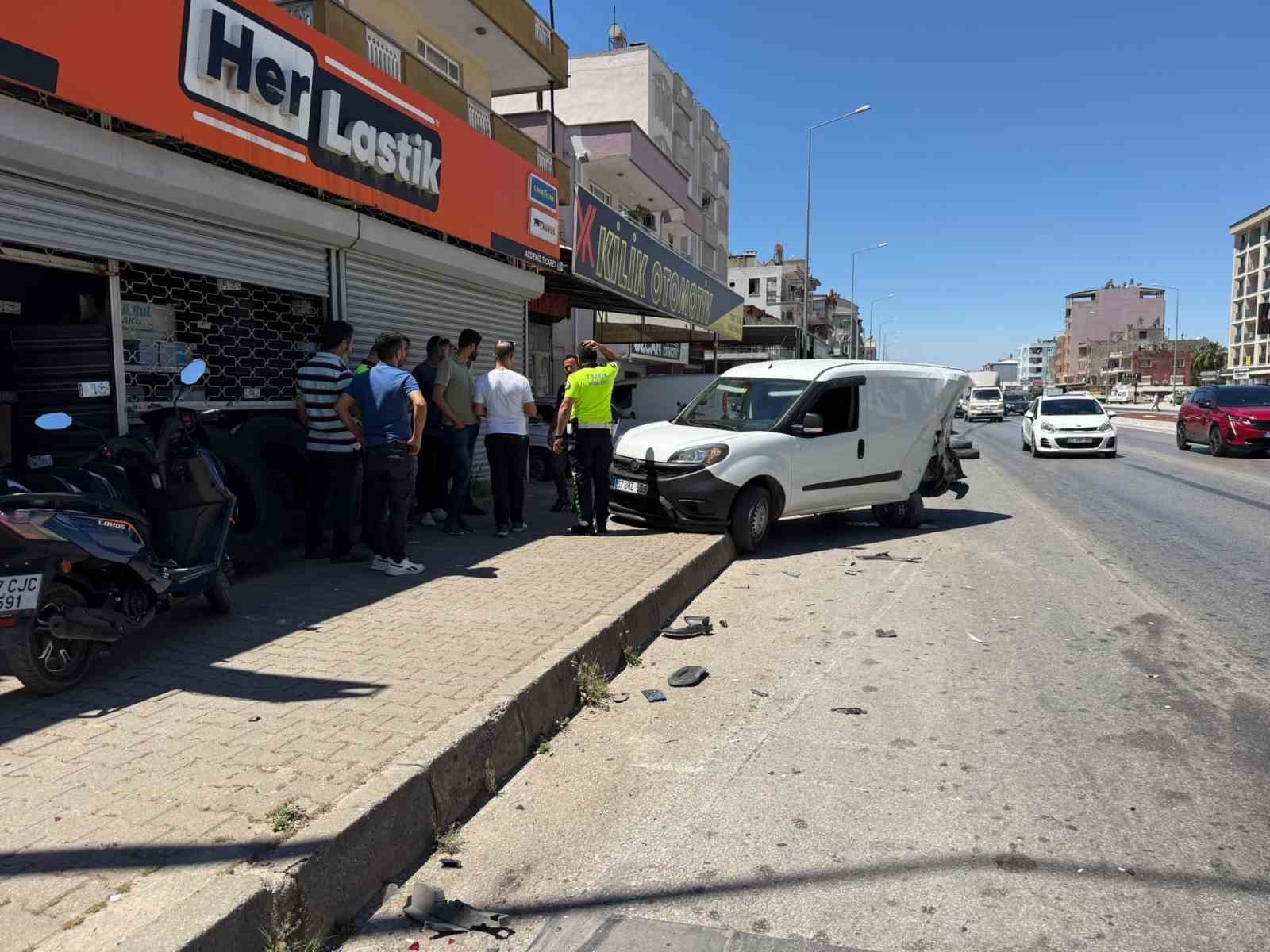 kamyonetin lastigi patladi muhtemel facia kilpayi onlendi 7 FenVGQyd