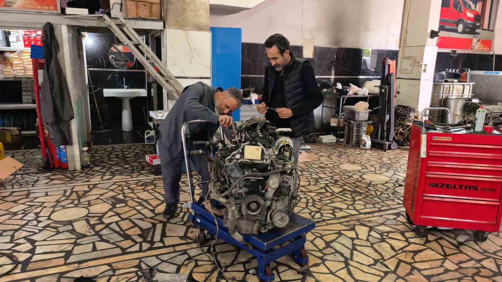 kamyonetin motorunda giden tamirci konustu musteriyi 40 bin liradan kurtardik 3 ZlLpHNfi
