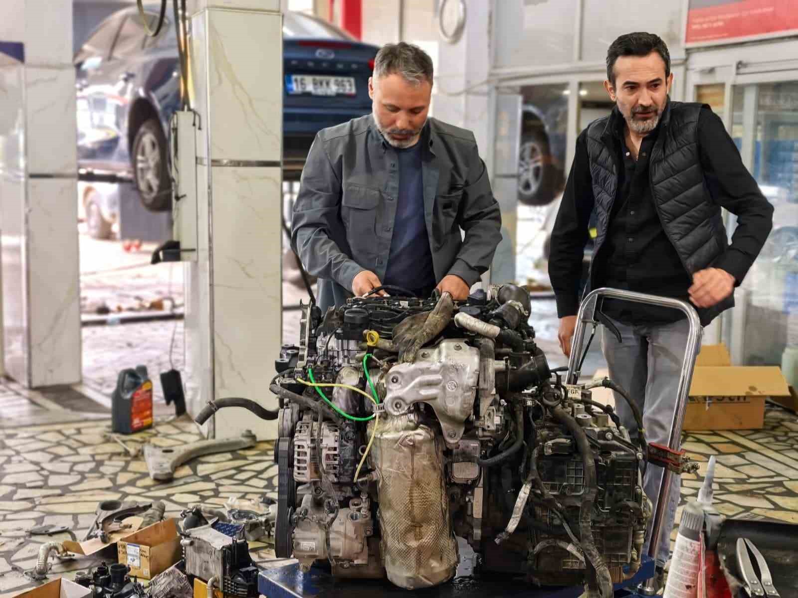 kamyonetin motorunda giden tamirci konustu musteriyi 40 bin liradan kurtardik 4 HCIrflZ6