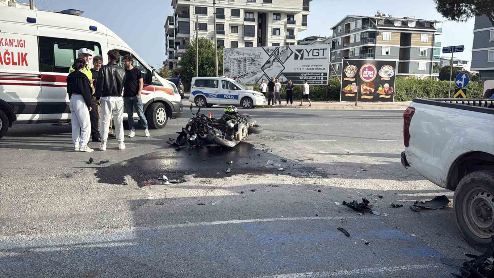 kamyonetle carpisan motosikletli agir yaralandi 0 2fmsRYa1