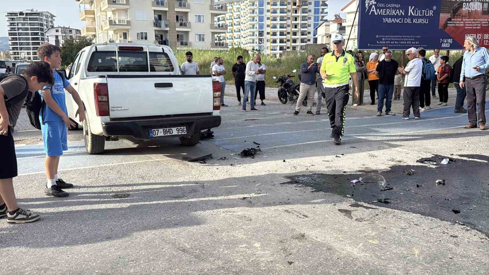 kamyonetle carpisan motosikletli agir yaralandi 3 DWAQFYBW