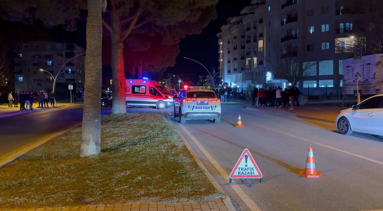 Kamyonetle çarpışan motosikletli yaralandı 5 kamyonetle carpisan motosikletli yaralandi 1