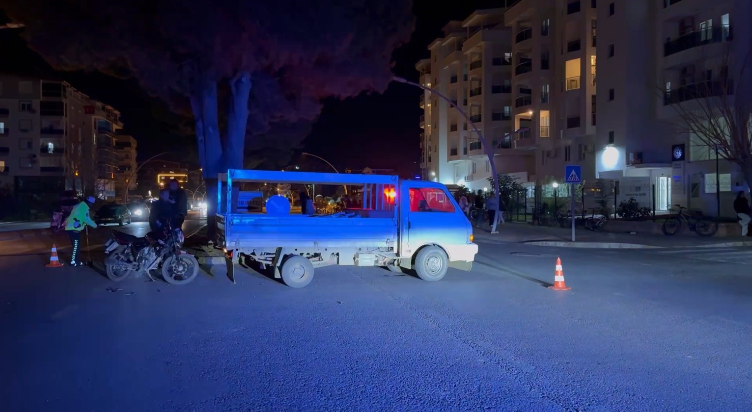 Kamyonetle çarpışan motosikletli yaralandı 6 kamyonetle carpisan motosikletli yaralandi 2 yXjPhTZg