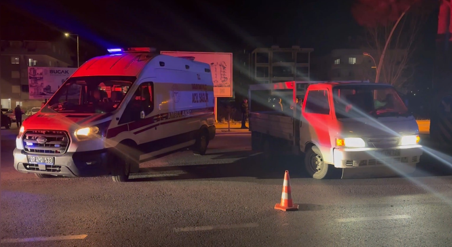 Kamyonetle çarpışan motosikletli yaralandı 7 kamyonetle carpisan motosikletli yaralandi 3 RyK6wym6