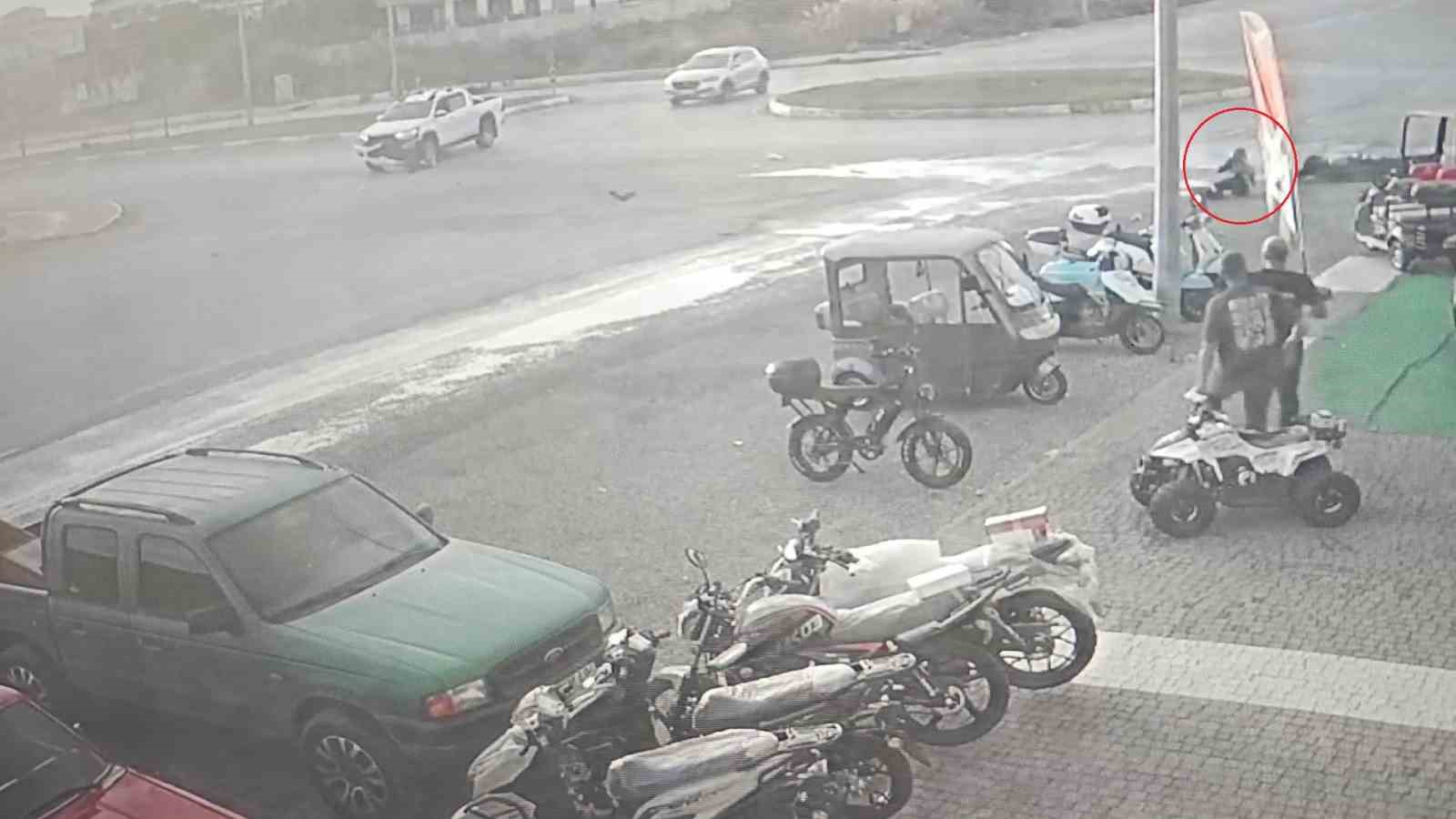 Kamyonetle çarpışıp motosikletiyle 25 metre sürüklendi, kask sayesinde hayata tutundu 15 kamyonetle carpisip motosikletiyle 25 metre suruklendi kask sayesinde hayata tutundu 11 i9AliQcV