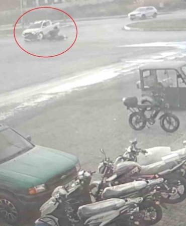 kamyonetle-carpisip-motosikletiyle-25-metre-suruklendi-kask-sayesinde-hayata-tutundu-CpMMaccR.jpg