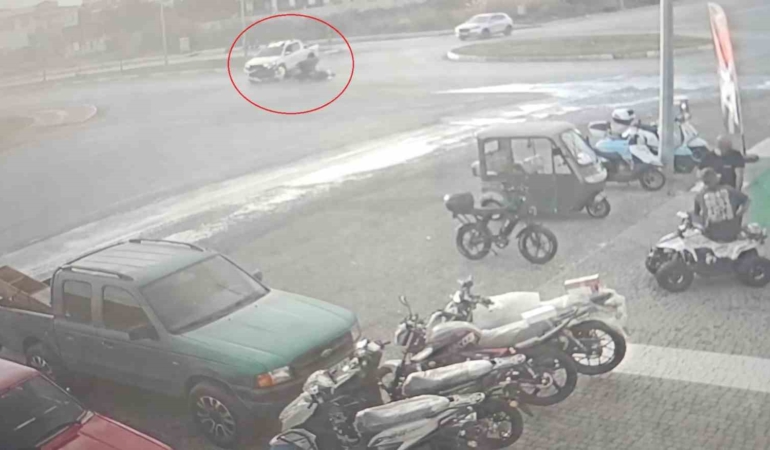 kamyonetle-carpisip-motosikletiyle-25-metre-suruklendi-kask-sayesinde-hayata-tutundu-CpMMaccR.jpg