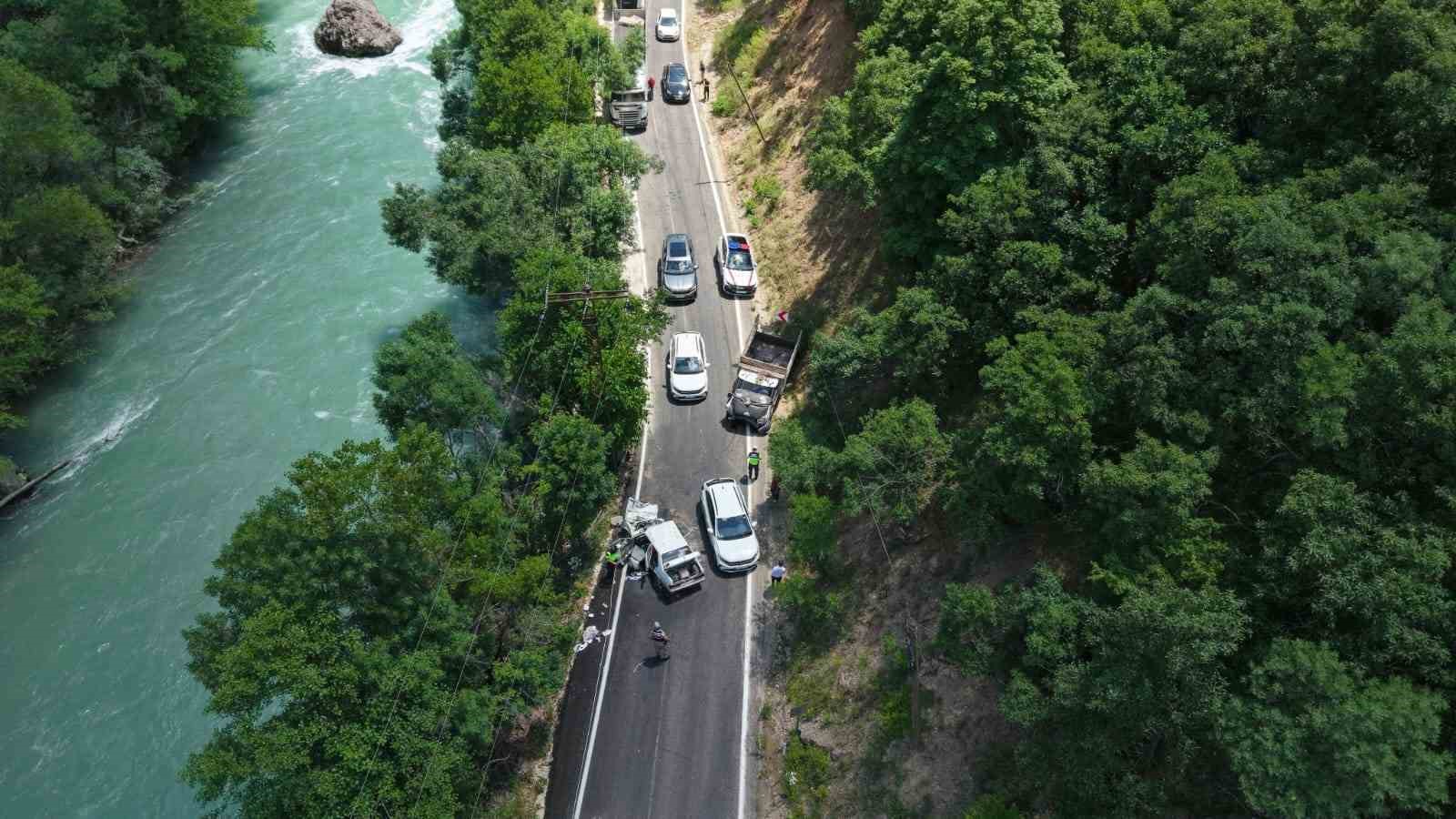 kamyonetle kafa kafaya carpisan fiat tofas hurdaya dondu 1 olu 5 yarali 3 IkIQrBVN