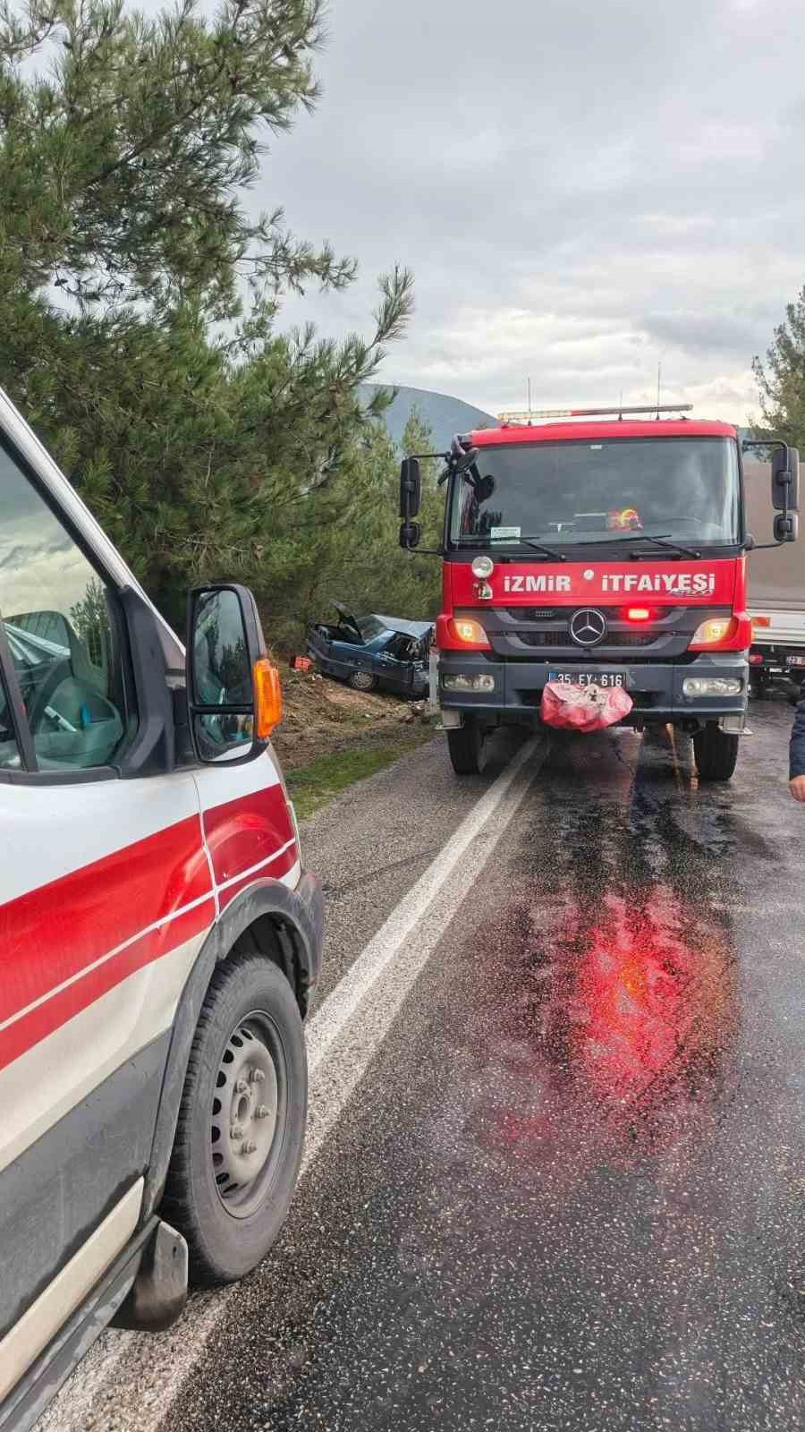 Kamyonetle otomobil çarpıştı: 2 ölü, 2 yaralı 6 kamyonetle otomobil carpisti 2 olu 2 yarali 2