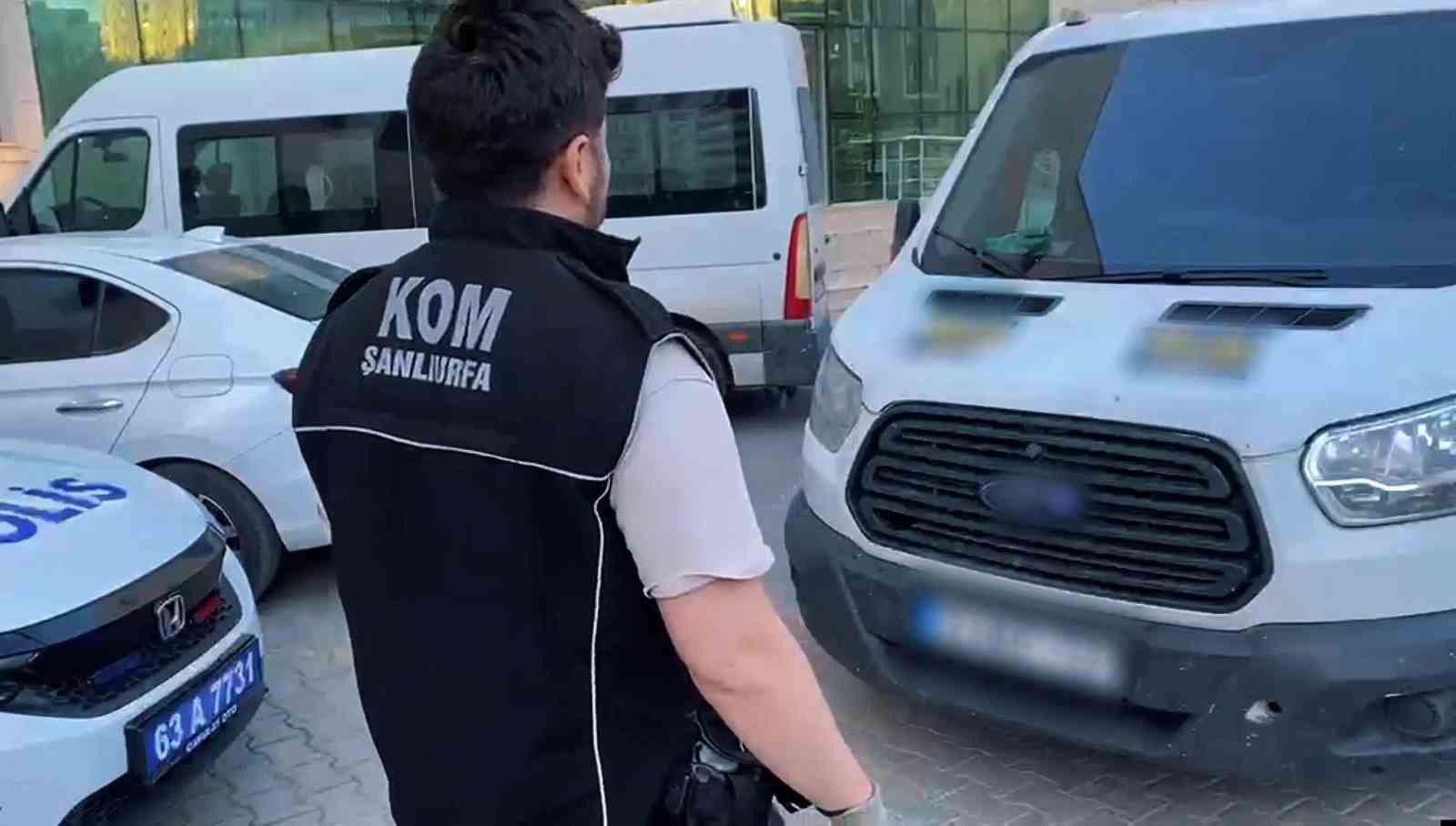 Kamyonetteki araç lastiklerinden 20 bin paket kaçak sigara çıktı 5 kamyonetteki arac lastiklerinden 20 bin paket kacak sigara cikti 1 gHkY9Nlj