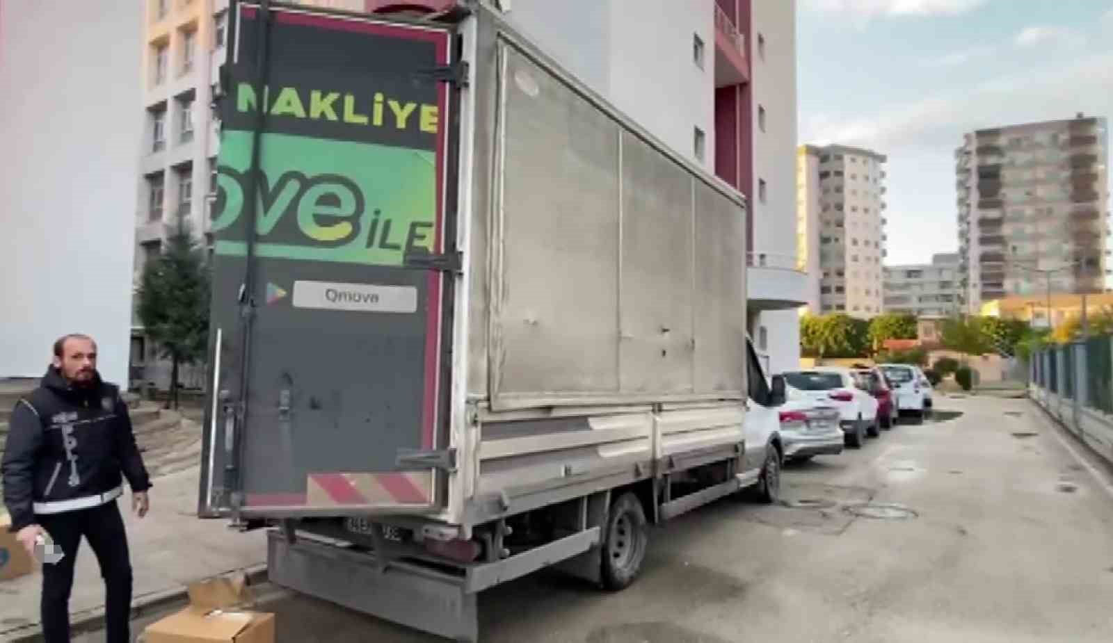 kamyonetten 4 milyon 500 bin kacak makaron cikti 0 MKVUWIpI